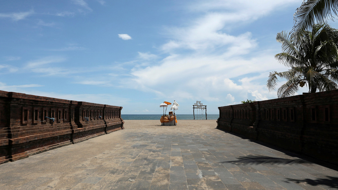 Militares aíslan una aldea entera en Bali ante el temor a un contagio por covid-19 entre cientos de personas