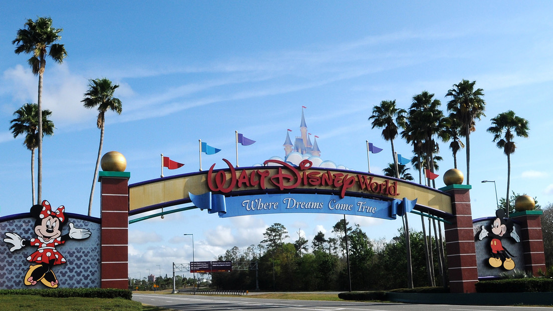 Arrestan a un hombre que acampó dentro de Disney World durante la cuarentena por el coronavirus