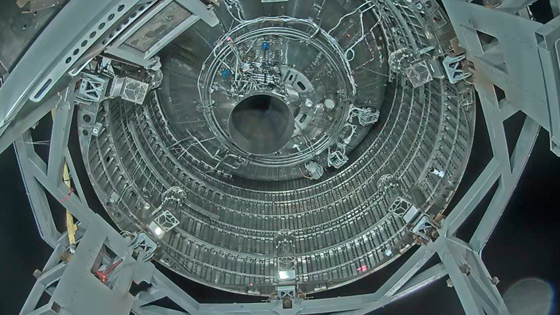 FOTO: Elon Musk muestra el motor de la nave espacial Starship con la que planea llegar a Marte