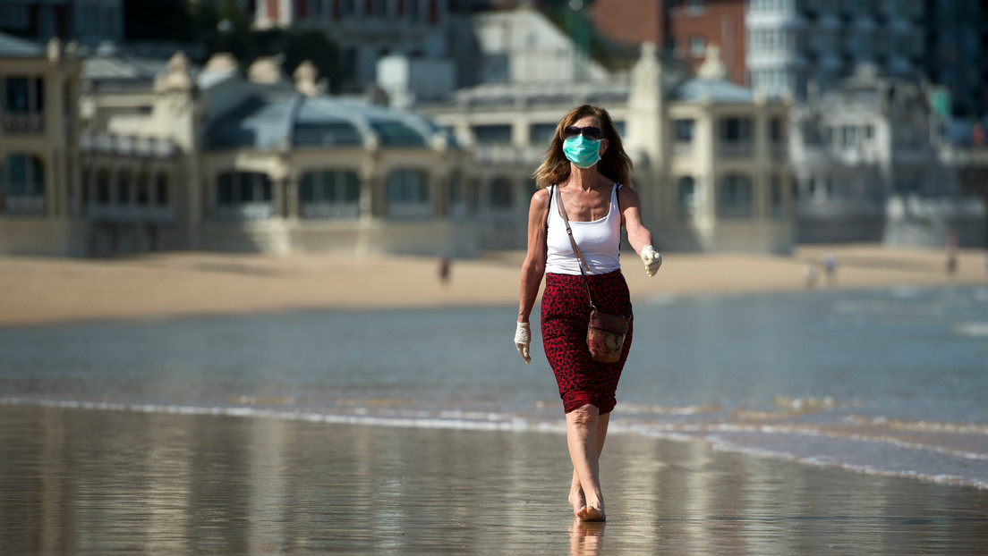 ¿Se contagia el coronavirus en playas y piscinas? Científicos españoles señalan que el sol, la sal y el calor favorecen su inactivación