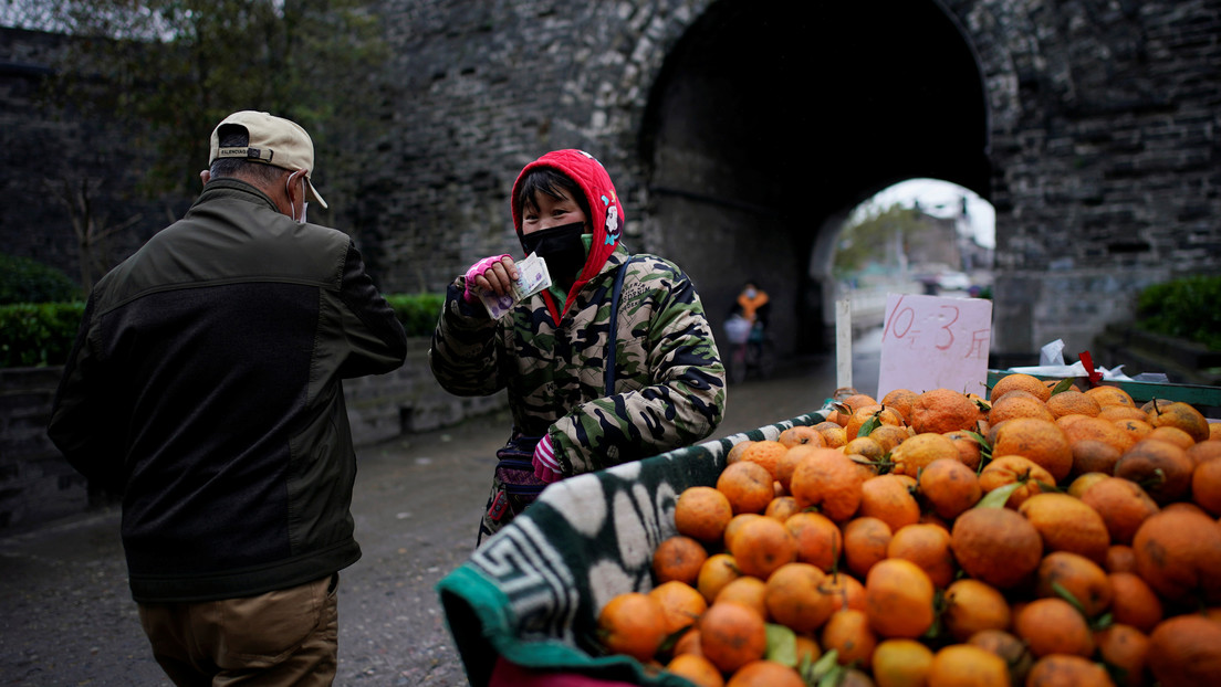 "Morir de hambre o por el virus": La pobreza de los trabajadores informales aumentará hasta un 56 % por la pandemia