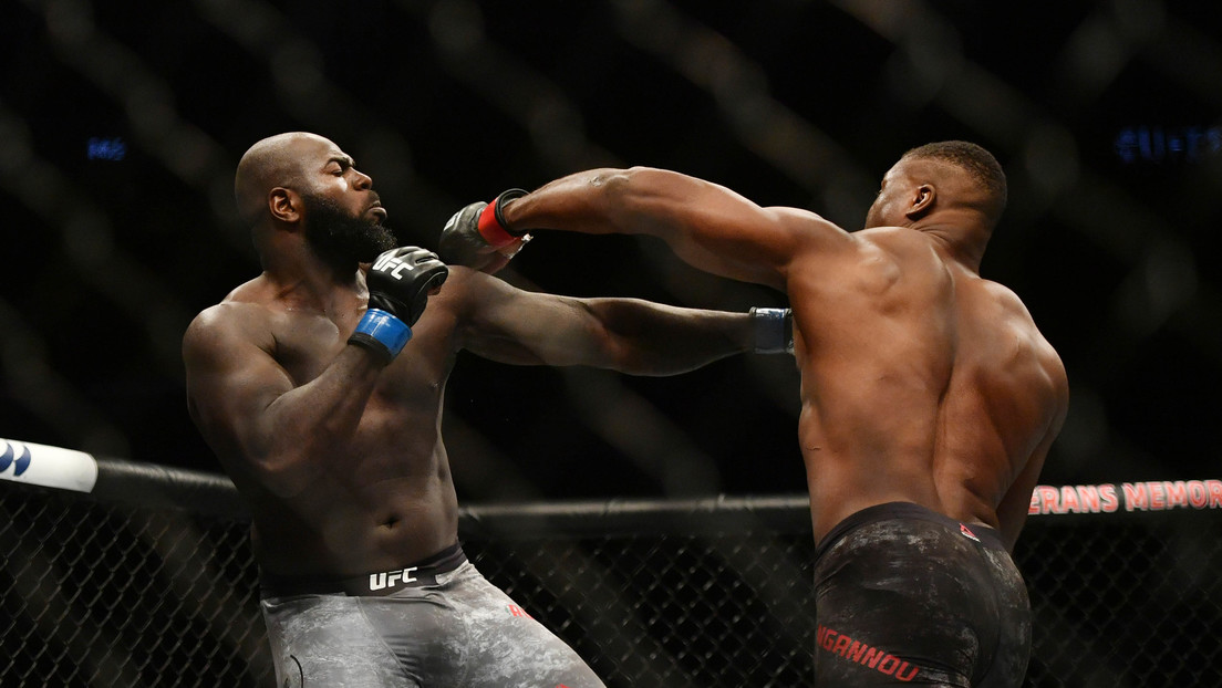 VIDEO: Un luchador de la UFC destruye a su rival en tan solo 20 segundos al lanzarse contra él con 'un tornado' de golpes