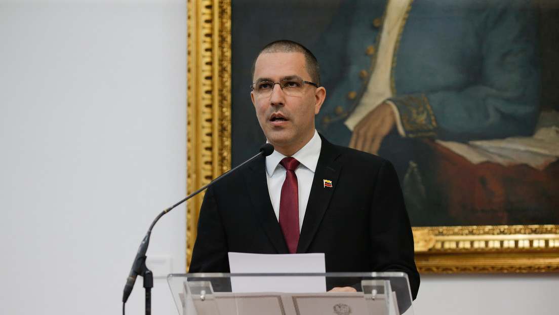 Arreaza insta a Bogotá a resolver la "extraña situación" de las lanchas de la Armada colombiana incautadas en Venezuela