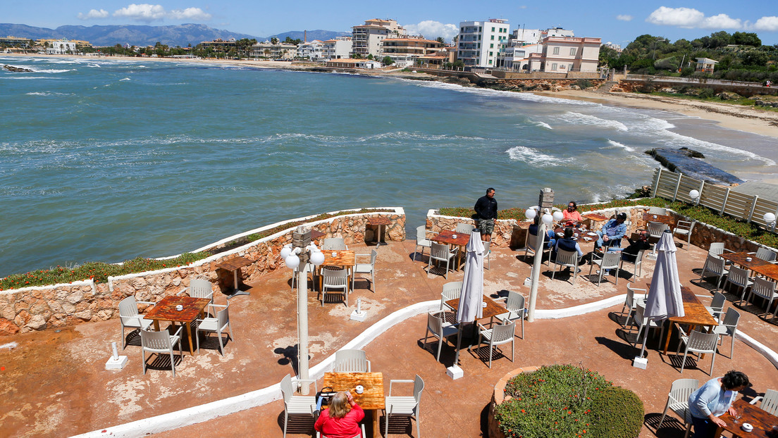 España ordena cuarentena de 14 días a todas las personas que lleguen al país