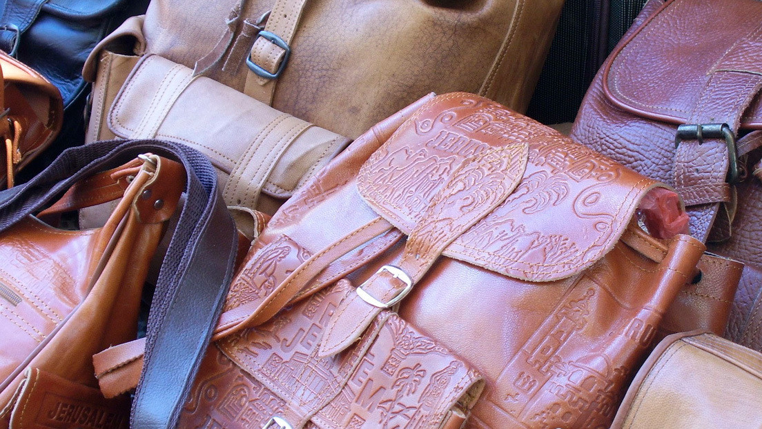 FOTOS: Una tienda de accesorios de cuero sufre una invasión de hongos durante la cuarentena