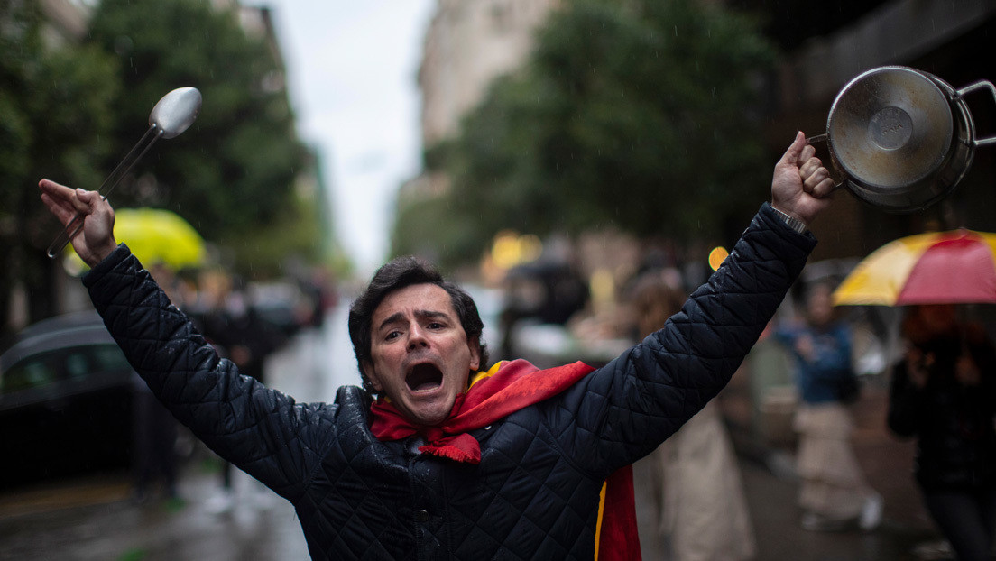 De las 'caceroladas' a las 'palogolfadas': los vecinos más ricos de Madrid burlan el confinamiento para protestar contra el gobierno
