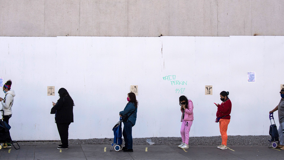 Chile registra la cifra más alta de fallecidos por covid-19 en un día y los contagiados diarios superan los 2.600