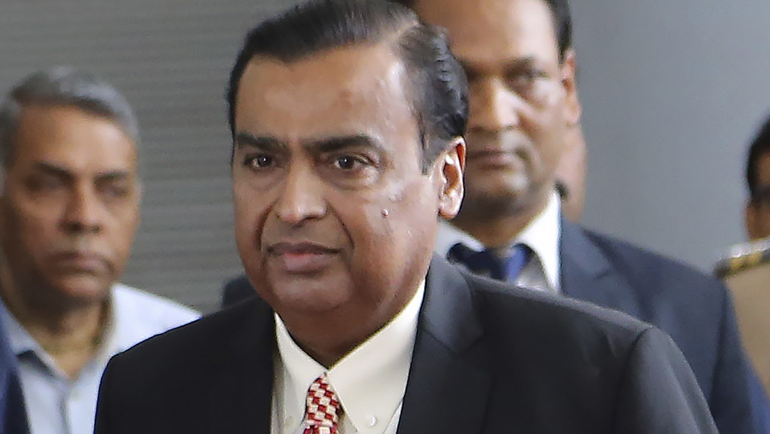 Quién es Mukesh Ambani, el hombre más rico de la India que se ha asociado con Facebook y apunta a competir con Google, Amazon y Tencent
