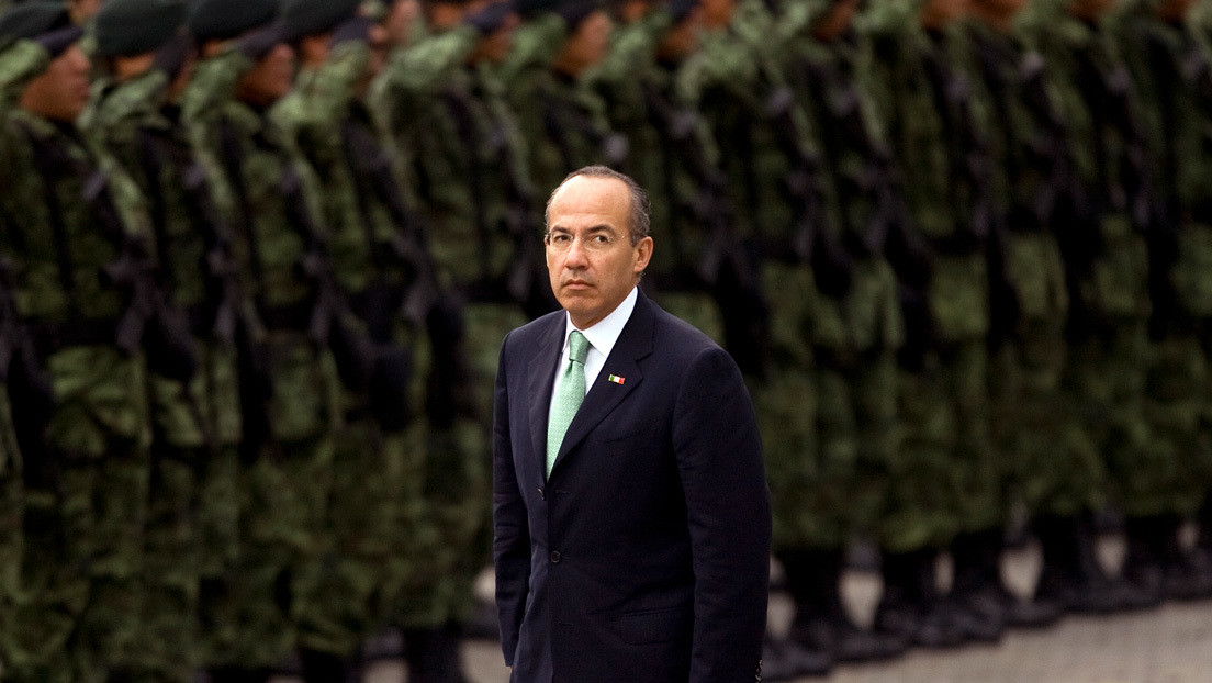 Sin mención a los desaparecidos y con halagos a García Luna: la olvidadiza autobiografía de Felipe Calderón