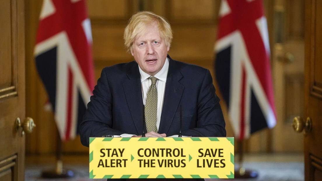 Boris Johnson se enfrenta a una revuelta en su gabinete por apoyar a un asesor que violó la cuarentena por el covid-19