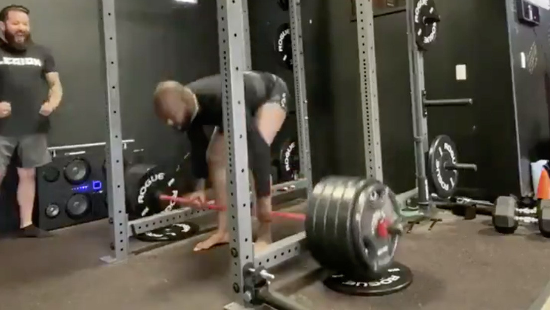 VIDEO: El campeón de peso semipesado de la UFC logra levantar 230 kilos