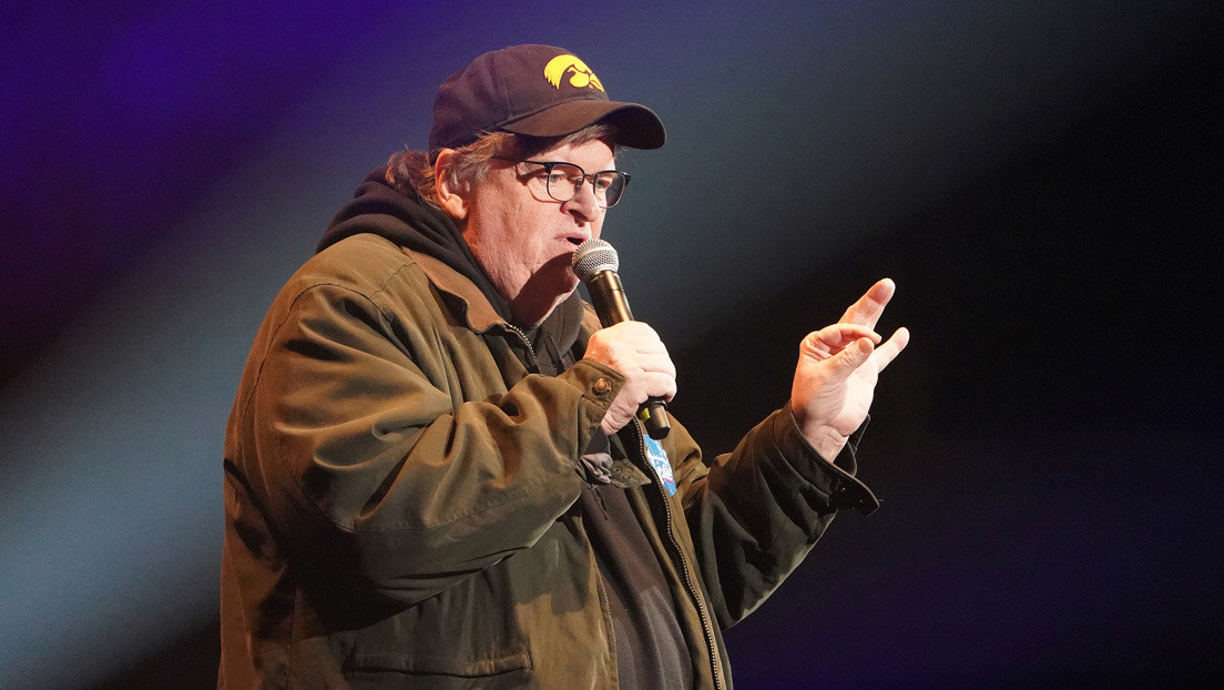 YouTube borra el último documental de Michael Moore de su cuenta oficial y desata acusaciones de censura