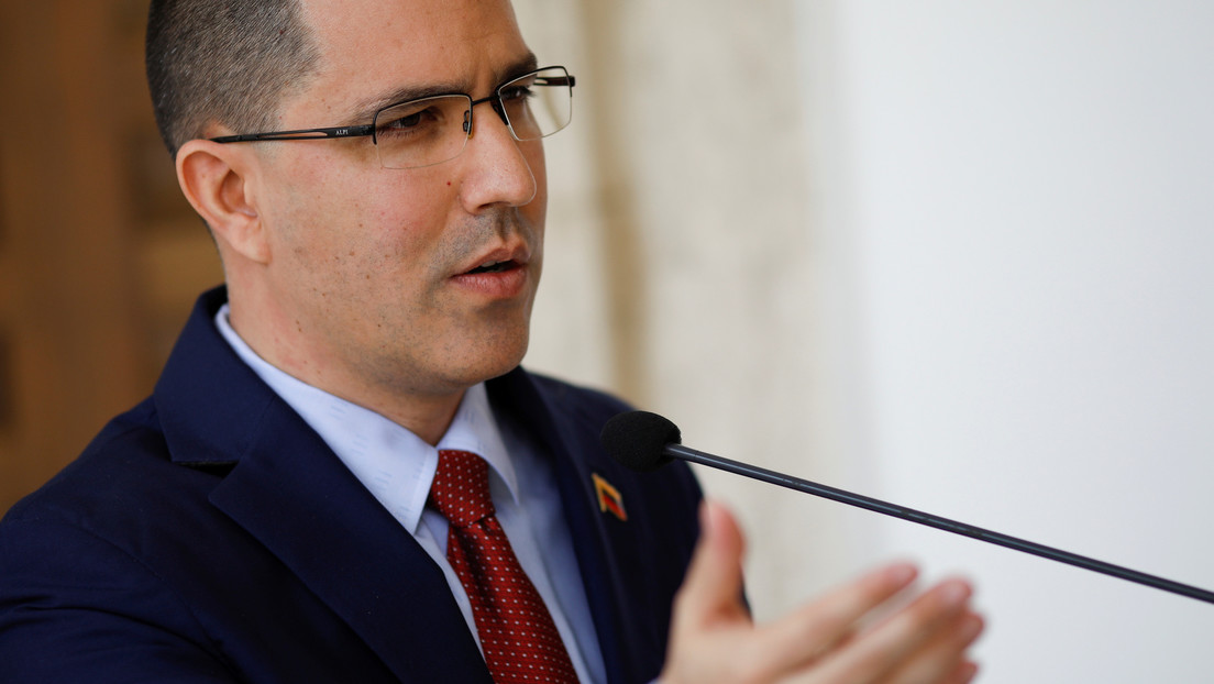 El canciller de Venezuela acusa a su par de Brasil de cometer un genocidio "cruel y escandaloso"