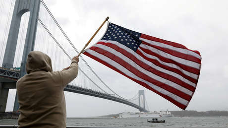 Un sacerdote español ofrece ayuda y comida a los más castigados por la pandemia en Nueva York