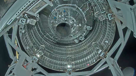 FOTO: Elon Musk muestra el motor de la nave espacial Starship con la que planea llegar a Marte