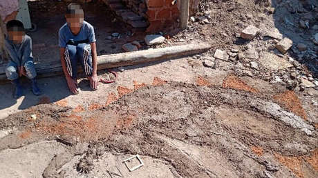 FOTO: Un niño de 11 años sin recursos ni Internet impresiona a su maestra que pidió hacer una obra de arte con lo que tengan en casa