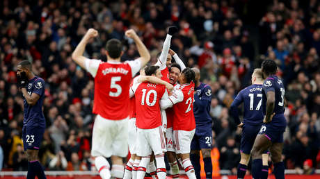 La Premier League contra el coronavirus: los jugadores no podrán escupir, cambiarse la camiseta ni celebrar los goles en grupo