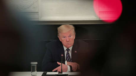 Un cineasta crea el 'reloj de las muertes de Trump' para contabilizar cuántos estadounidenses murieron por su "inacción" ante el covid-19