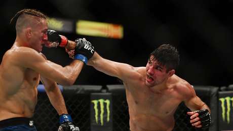 VIDEO: Vicente Luque vence a Niko Price, al causarle un fuerte corte en el ojo con un infernal izquierdazo 'de la nada' en un evento de la UFC