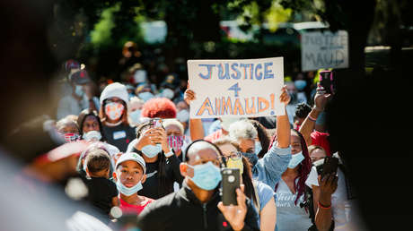 Publican un nuevo video relacionado con el asesinato del joven afroamericano muerto a tiros mientras se ejercitaba en EE.UU.