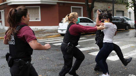 Argentina: Funcionarios locales hacen una fiesta en plena cuarentena y agreden a los policías que acuden