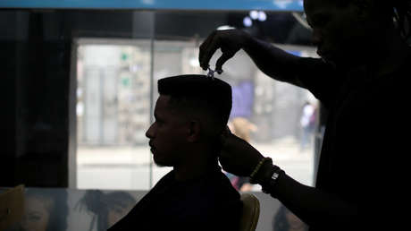 Ministro de Salud brasileño se sorprende al ser preguntado por la decisión de Bolsonaro de incluir gimnasios y peluquerías como actividades esenciales