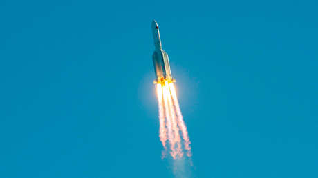 Caen fuera de control en el océano Atlántico restos del novedoso y pesado cohete portador chino Larga Marcha-5B