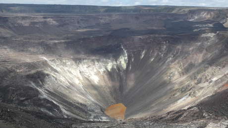 La NASA publica imágenes del enorme lago de agua creado en un volcán en Hawái