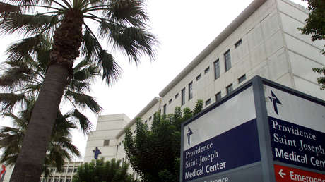 Un hombre con el 1 % de posibilidades de sobrevivir vence al coronavirus tras 2 meses de hospitalización