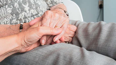 Una pareja con casi 61 años de casados muere por coronavirus con minutos de diferencia