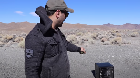 VIDEO: 'Youtuber' detona una granada dentro de una caja fuerte y el resultado se vuelve viral