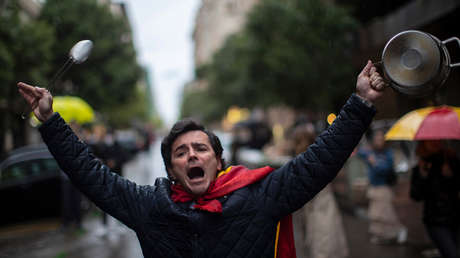 De las 'caceroladas' a las 'palogolfadas': los vecinos más ricos de Madrid burlan el confinamiento para protestar contra el gobierno