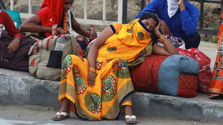 Da a luz en una carretera y camina 150 kilómetros antes de encontrar ayuda