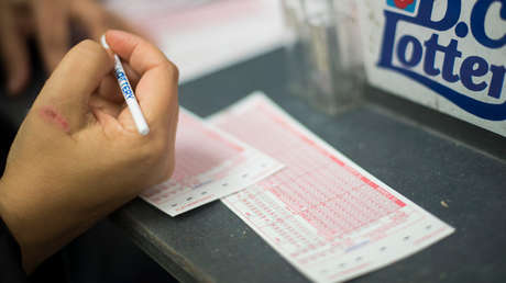 ¿Karma millonario?: Le toca la lotería después de que su mujer le riñera por haber comprado el boleto