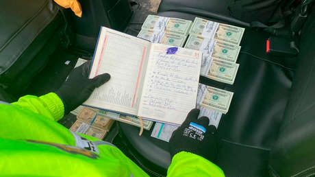 Fiscalía de Ecuador incauta casi 1,7 millones de dólares en una operación anticorrupción y detiene a 9 personas, entre ellos un asesor del Congreso