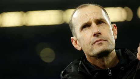 Entrenador de un equipo alemán se perderá el histórico reinicio de la Bundesliga por salir del hotel a comprar pasta dentífrica