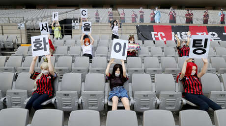 Un club del fútbol surcoreano coloca muñecas sexuales en la tribuna y luego tiene que disculparse