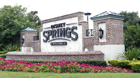 Disney advierte a quienes visiten sus parques que deberán asumir "todos los riesgos" relacionados con el coronavirus