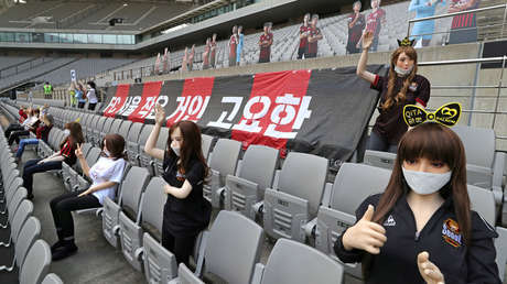 Multan con 81.000 dólares a un club de fútbol surcoreano que colocó muñecas sexuales en las gradas