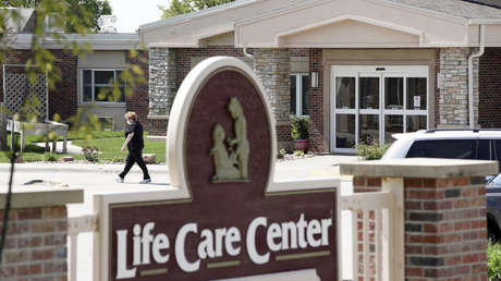 La mayor cadena privada de residencias de ancianos de EE.UU. violó las normas federales destinadas a detener la propagación del covid-19