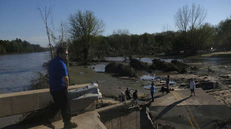 VIDEO: Momento en el que se produce una rotura en una presa de EE.UU. que provocó una fuerte inundación y la evacuación de 10.000 personas
