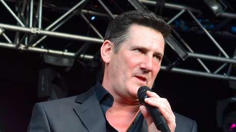 Una radio niega un premio a un oyente por pronunciar mal el nombre de un cantante y este lo defiende