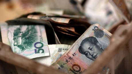 China reduce el punto medio del yuan a la marca más baja desde la crisis financiera de 2008