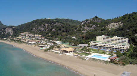 Un violador en serie cae de un acantilado de 30 metros mientras escapaba de la Policía