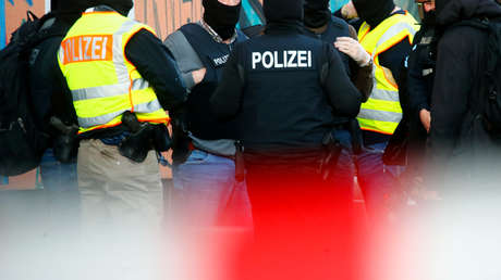 Un hombre estrangula a sus hijos y coloca espuma de construcción en sus bocas para vengarse de su exesposa