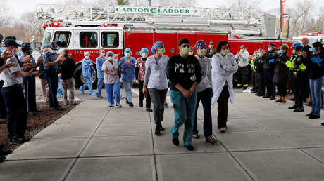 Una enfermera en EE.UU. se reencuentra con un bombero que la rescató de un incendio hace 37 años