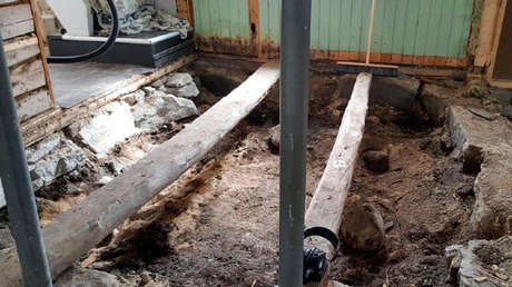 Descubren una tumba de vikingos bajo el suelo de su casa en Noruega