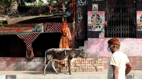 Sacerdote indio decapita a un hombre en un templo para combatir el coronavirus