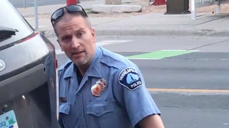 Arrestan al policía que presionó con la rodilla el cuello de George Floyd, cuya muerte desató disturbios en EE.UU.