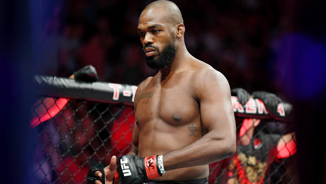 El mejor luchador de la UFC renuncia a su título de campeón y tacha de "mentiroso" a Dana White